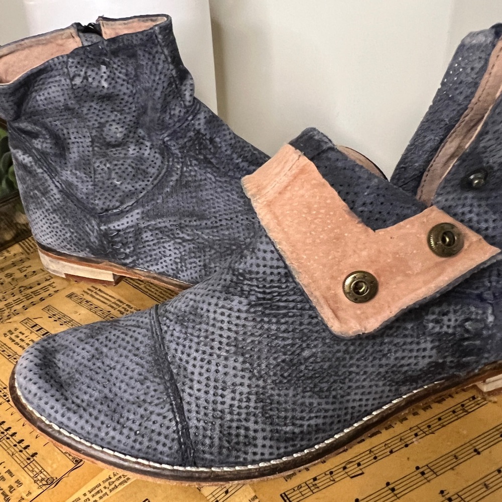 Free People Navy Perforated Leather Snap Button Zip Ankle Booties 40 - Picture 3 of 16